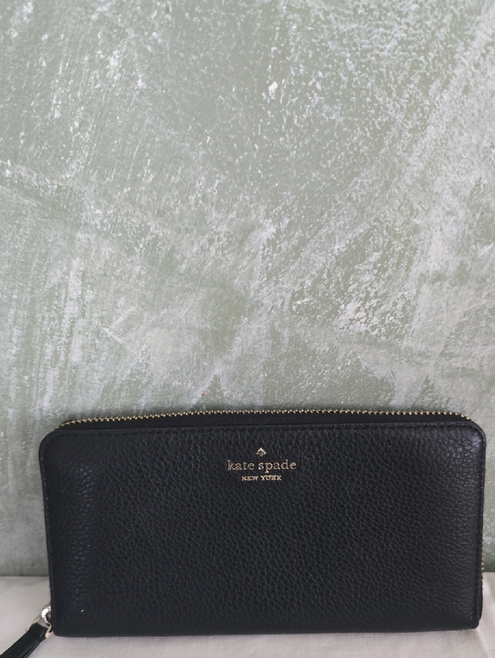 kate spade black pebbled leather zip wallet with gold hardware
